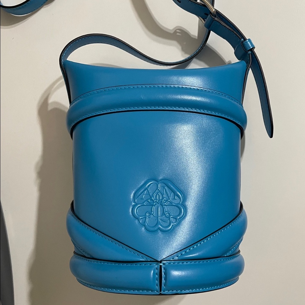 Alexander McQueen Curve Shoulder Bag (cerulean, new) - Picture 4 of 6